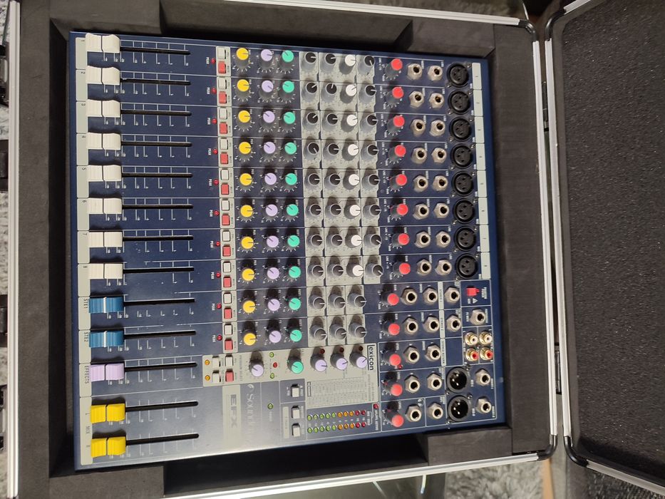 Продается микшер soundcraft EF x8