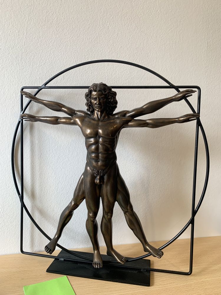 Estatua: Vitruviano de Leonardo DaVinci