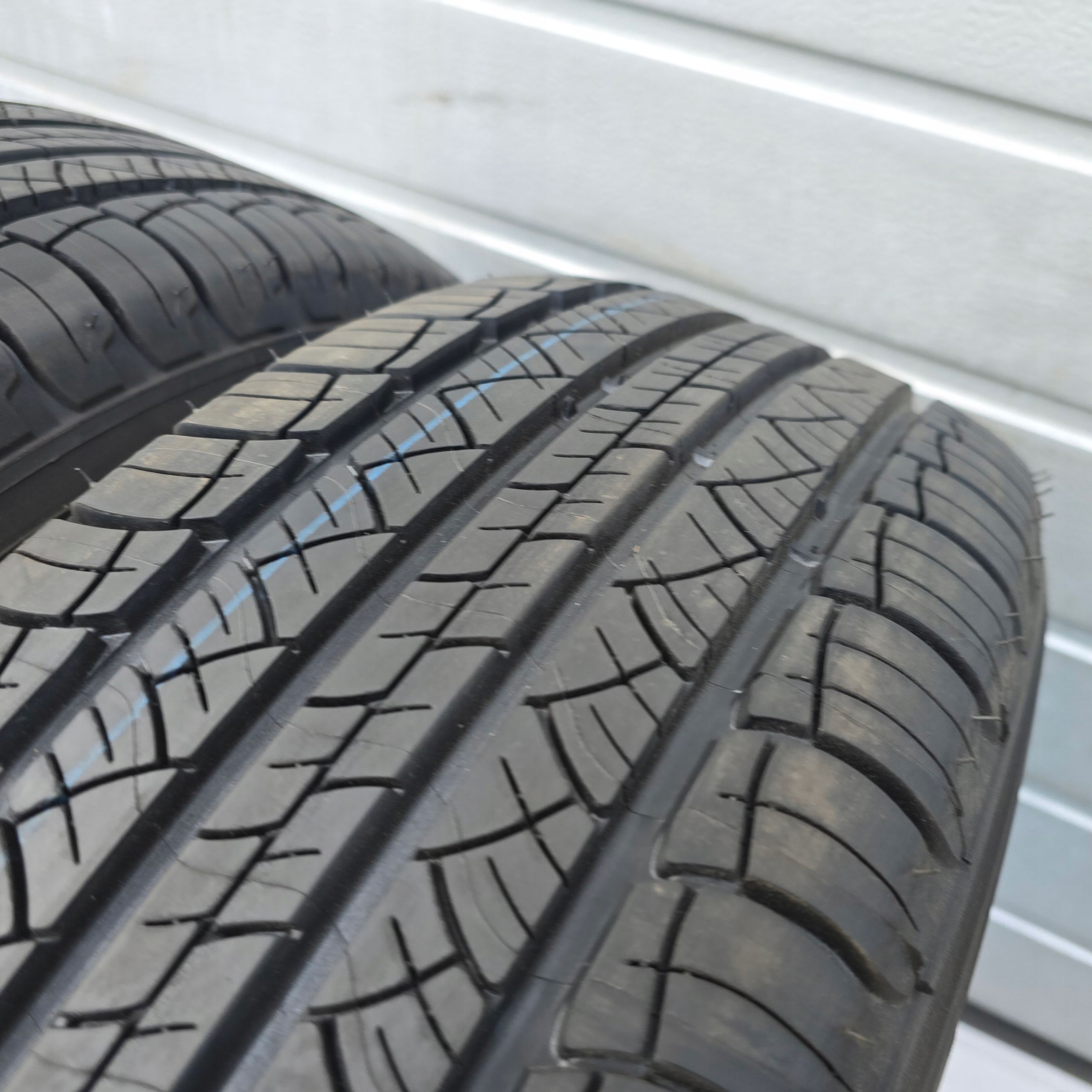 Michelin Latitude Tour HP 215/65R16 98H Nowe 23R 2X