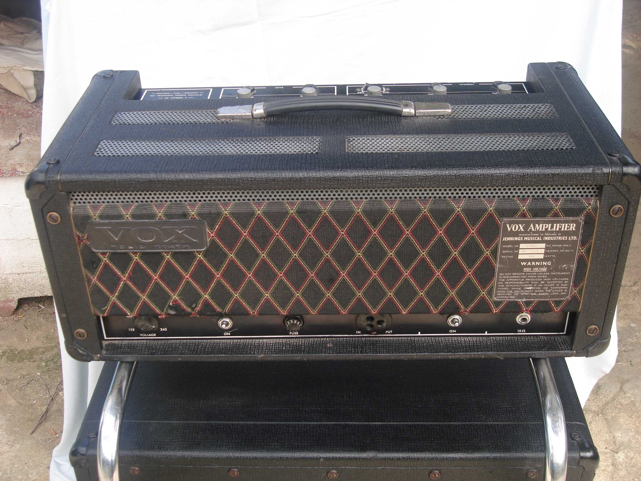 VOX (Foundations) Amplificador de guitarra baixo.