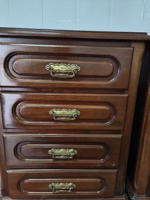 Mobília de corpo e meio, sem armário