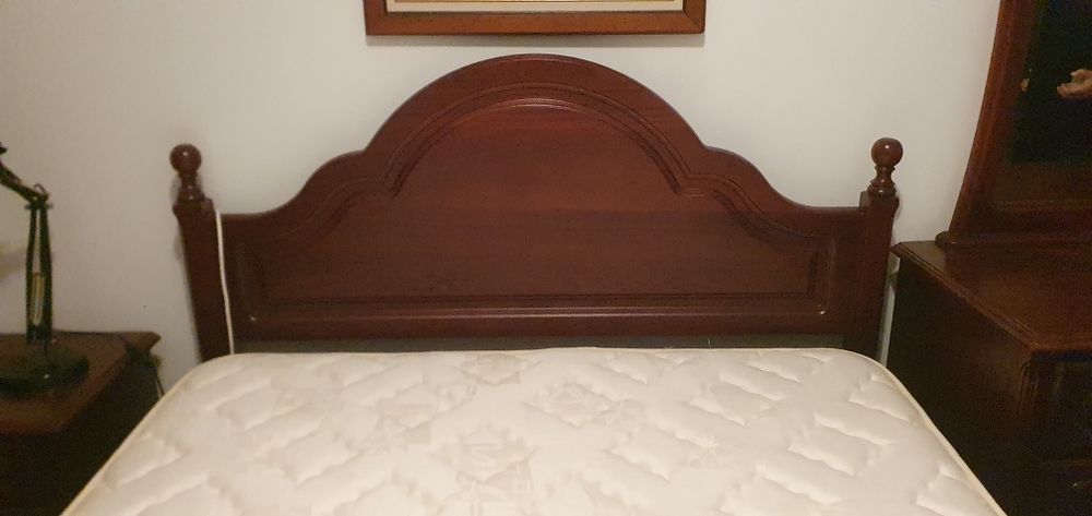 Mobília quarto de madeira bom estado