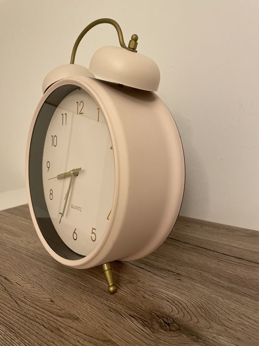 Duży rozowy zegar stojacy