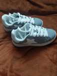 Sneakersy szare w białą gwiazdę Cropp