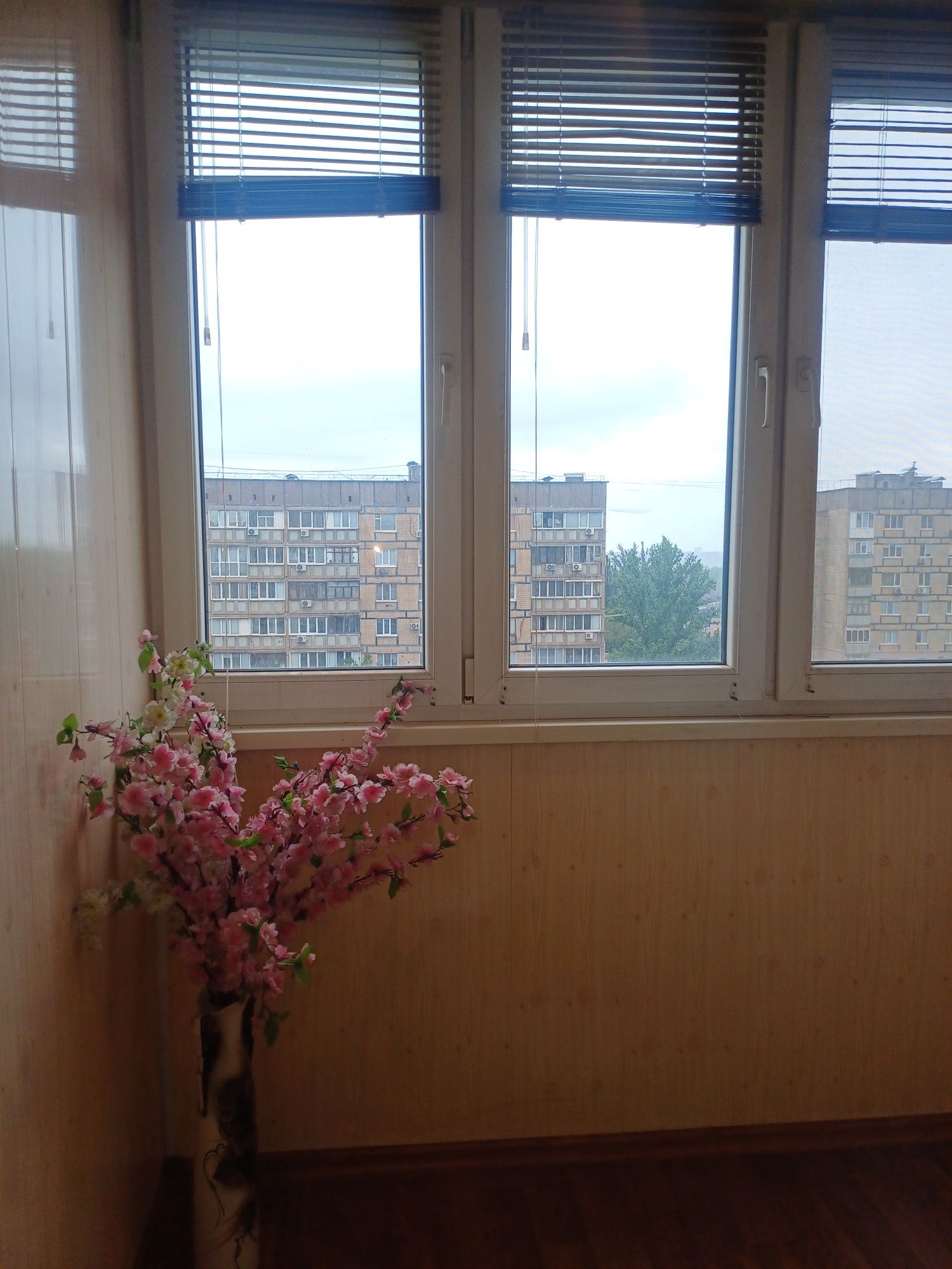 Продам 2 квартиры не угл 8/9 эт дома пр. Мира дом тканей Меаллургичес!