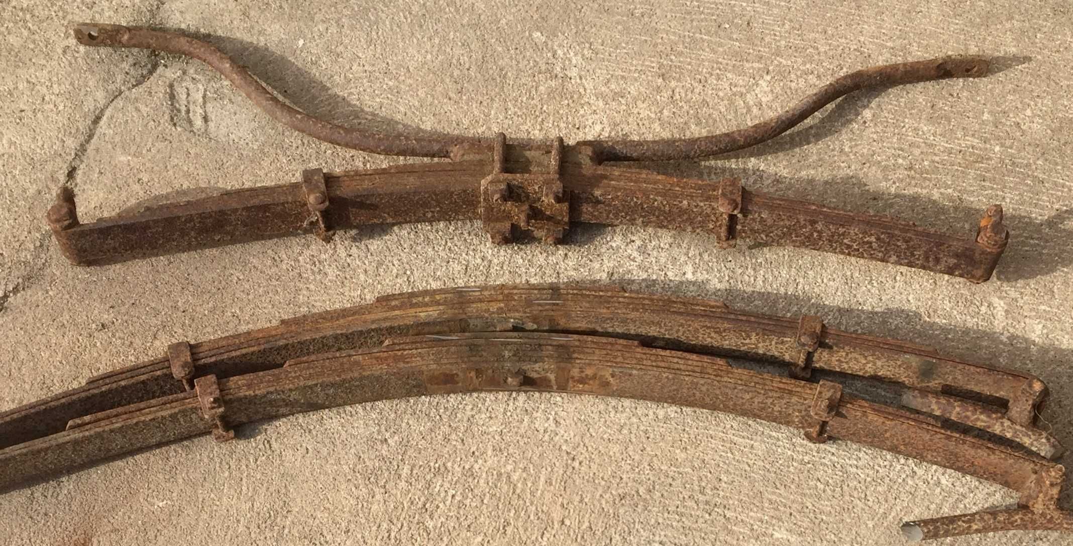 Molas de aço antigas para carroça
