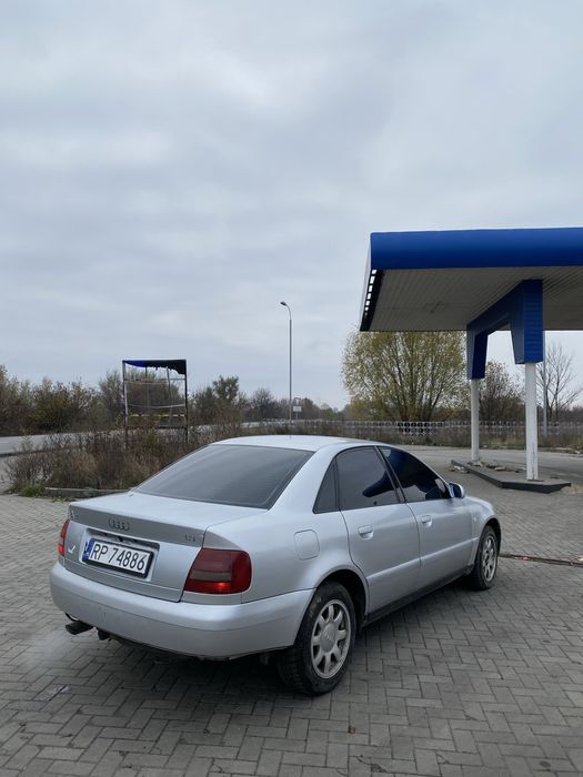 Audi A4 1.6 бензин