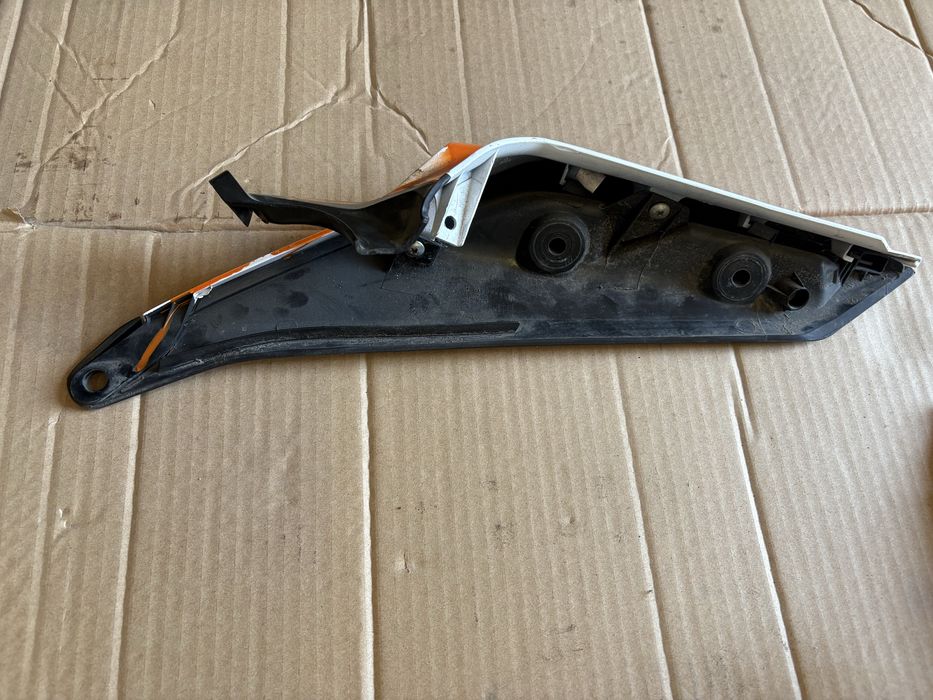 Plastiki  plastik lewy prawy zadupek tył ktm duke 125 lift 17-