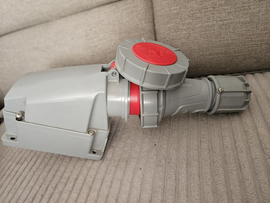 Gniazdo stałe 63A/5P IP67 PCE 135-6