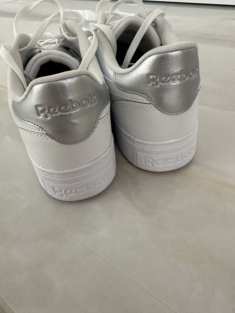 Кросівки reebok розмір39 eur
