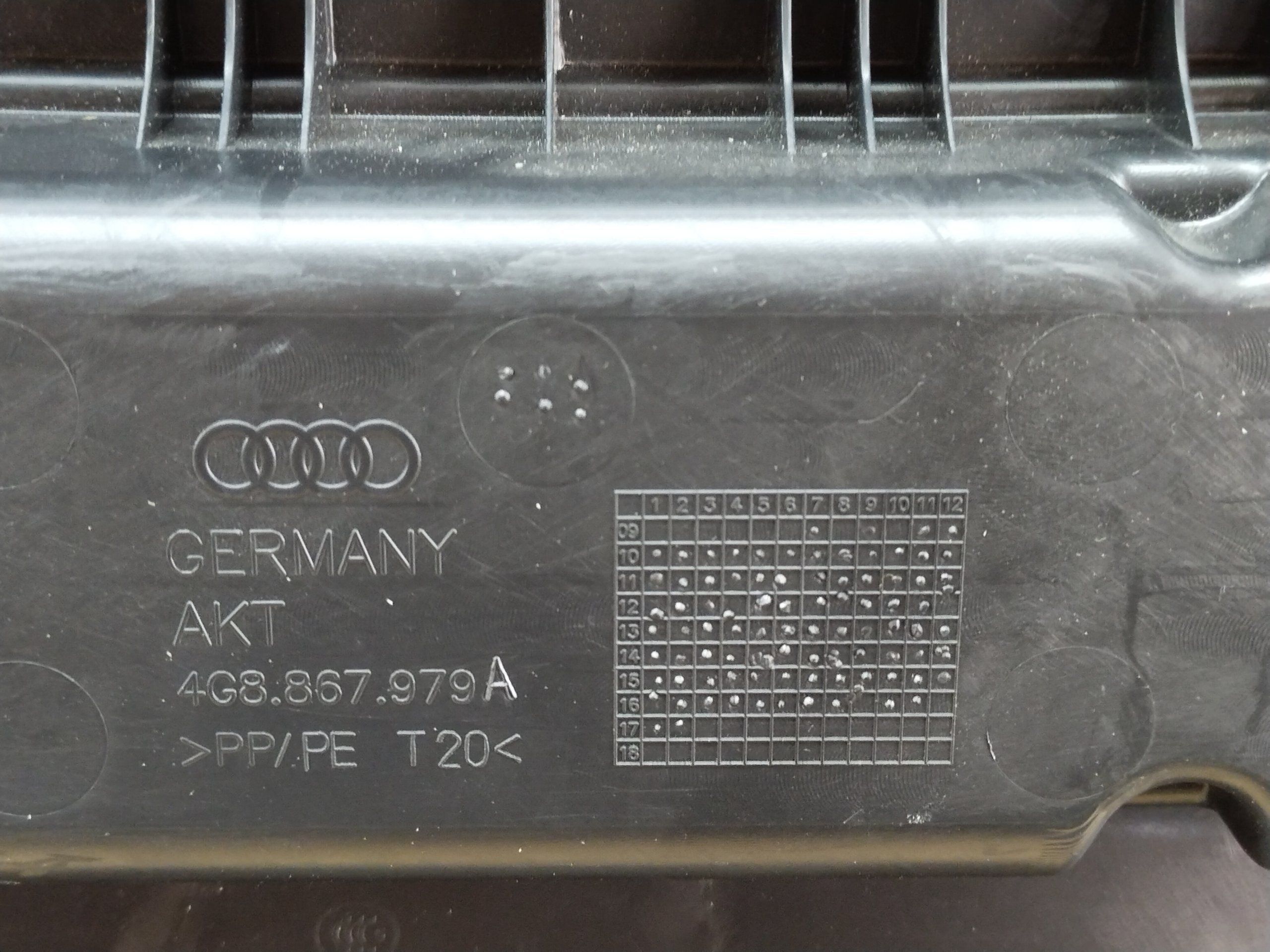 Audi A7 4G 2010-2018 карта обшивка крышки багажника 4G8867979A