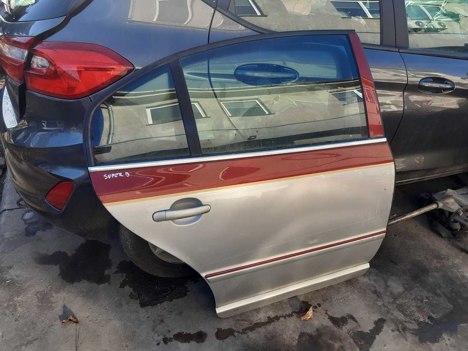 Skoda SuperB 2.8 V6 - drzwi prawy tył