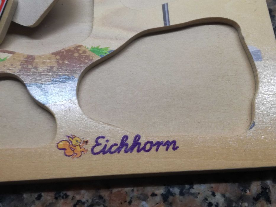 Puzzle de madeira com pega da Eichhorn.