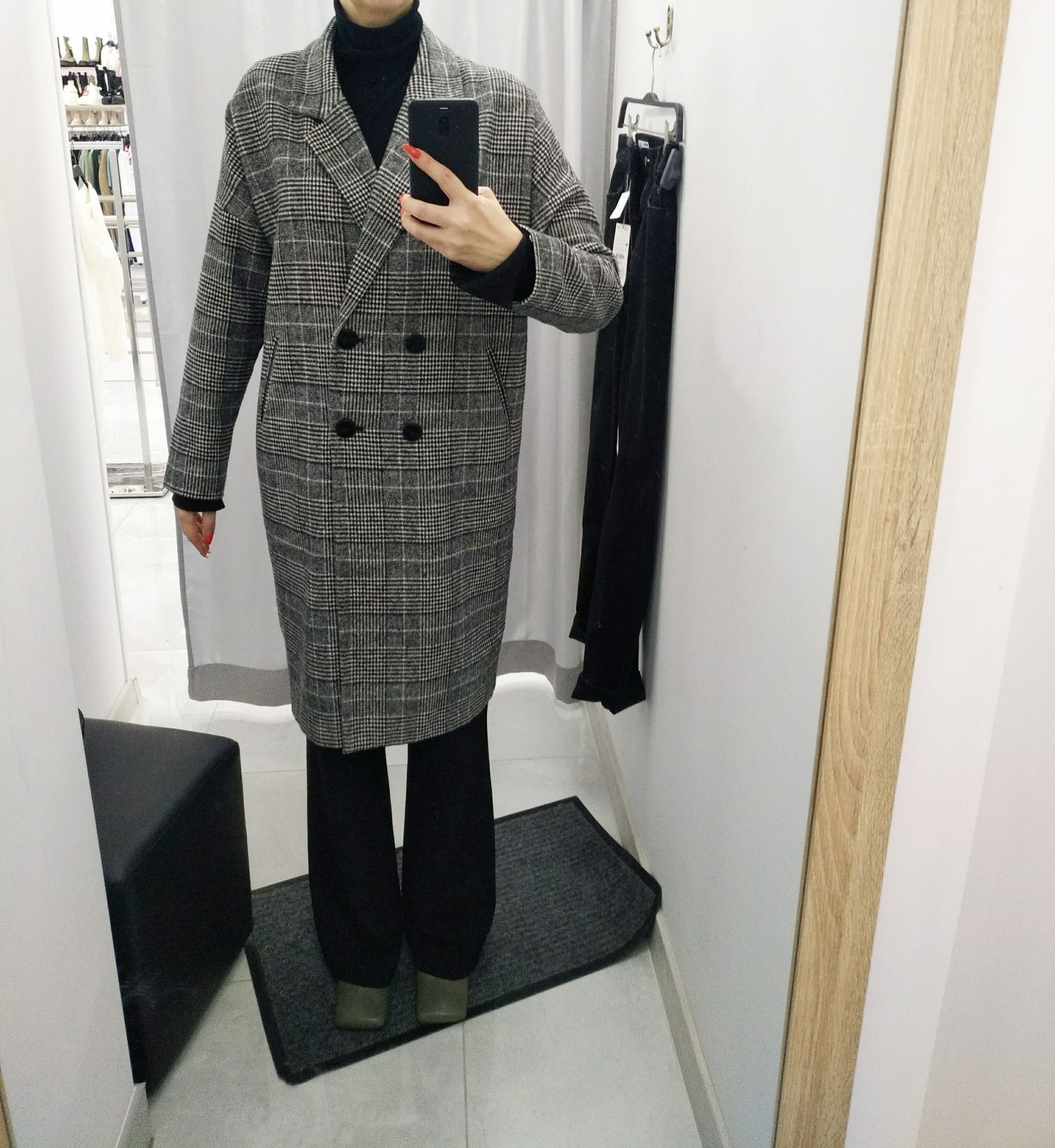 Продам пальто женское в клетку,  Mango