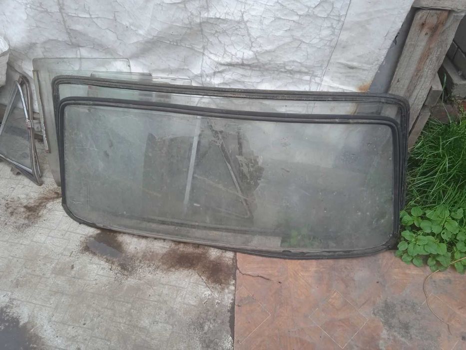 Стекла на ваз 2101 .300грн за вси стекла и мотор робочый ваз 2101