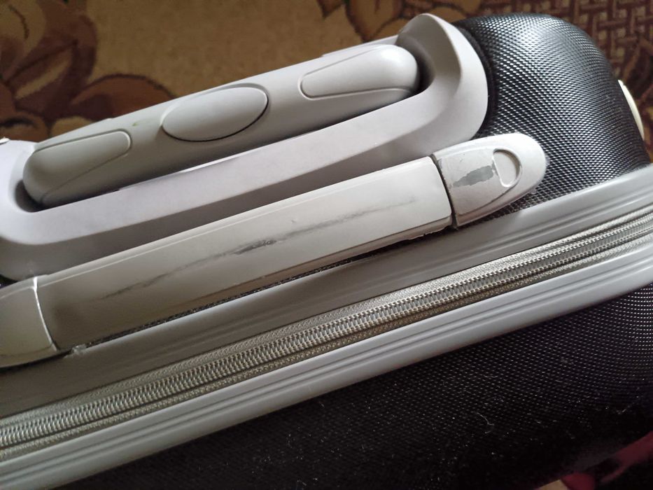 Walizka z kółkami - Wysokość 56 cm - stan dobry