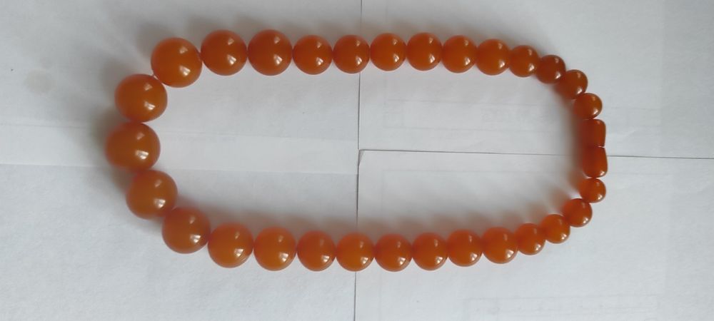 Бусы из янтаря .