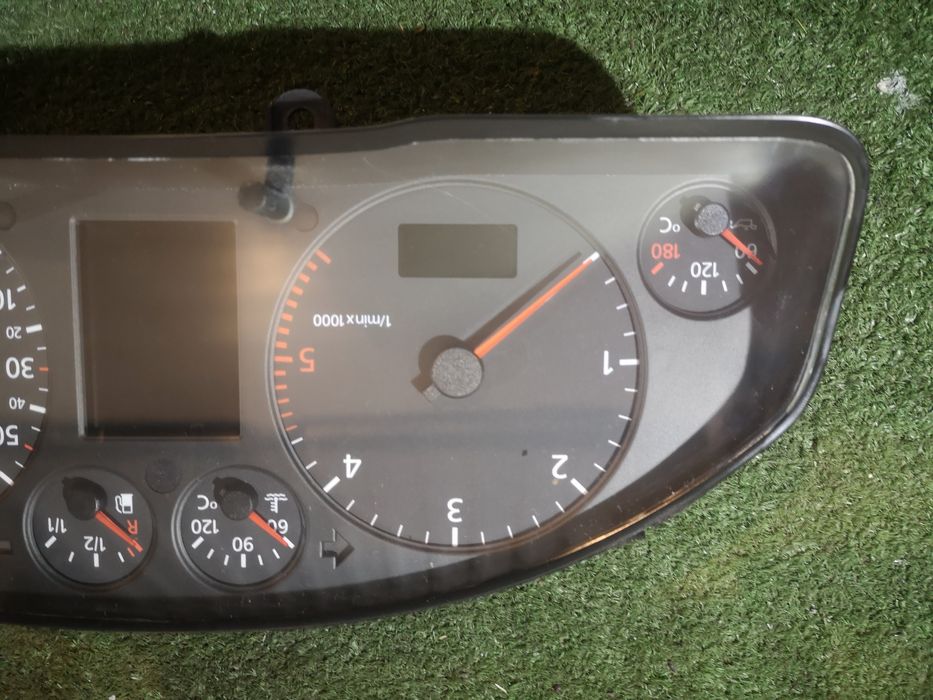 Audi A6 C5 2.5tdi licznik