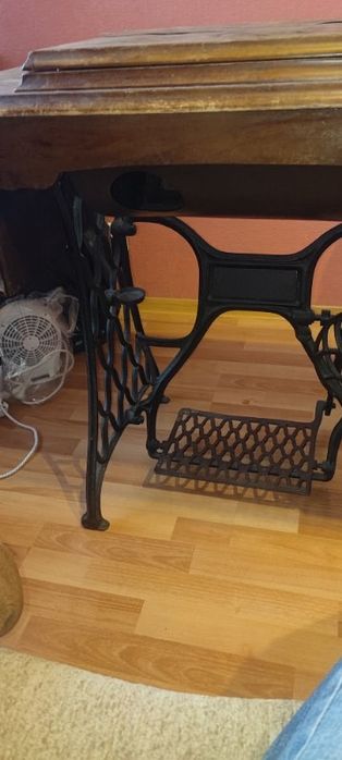 Stolik, nogi od maszyny do szycia Singer