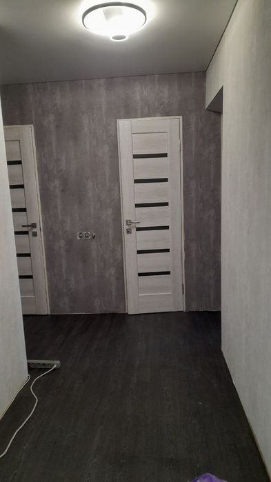 Поклейка шпалер обоев обоїв, покраска від майстрів