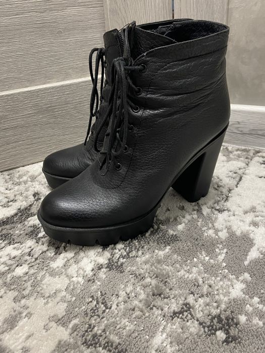 Шкіряні ботинки