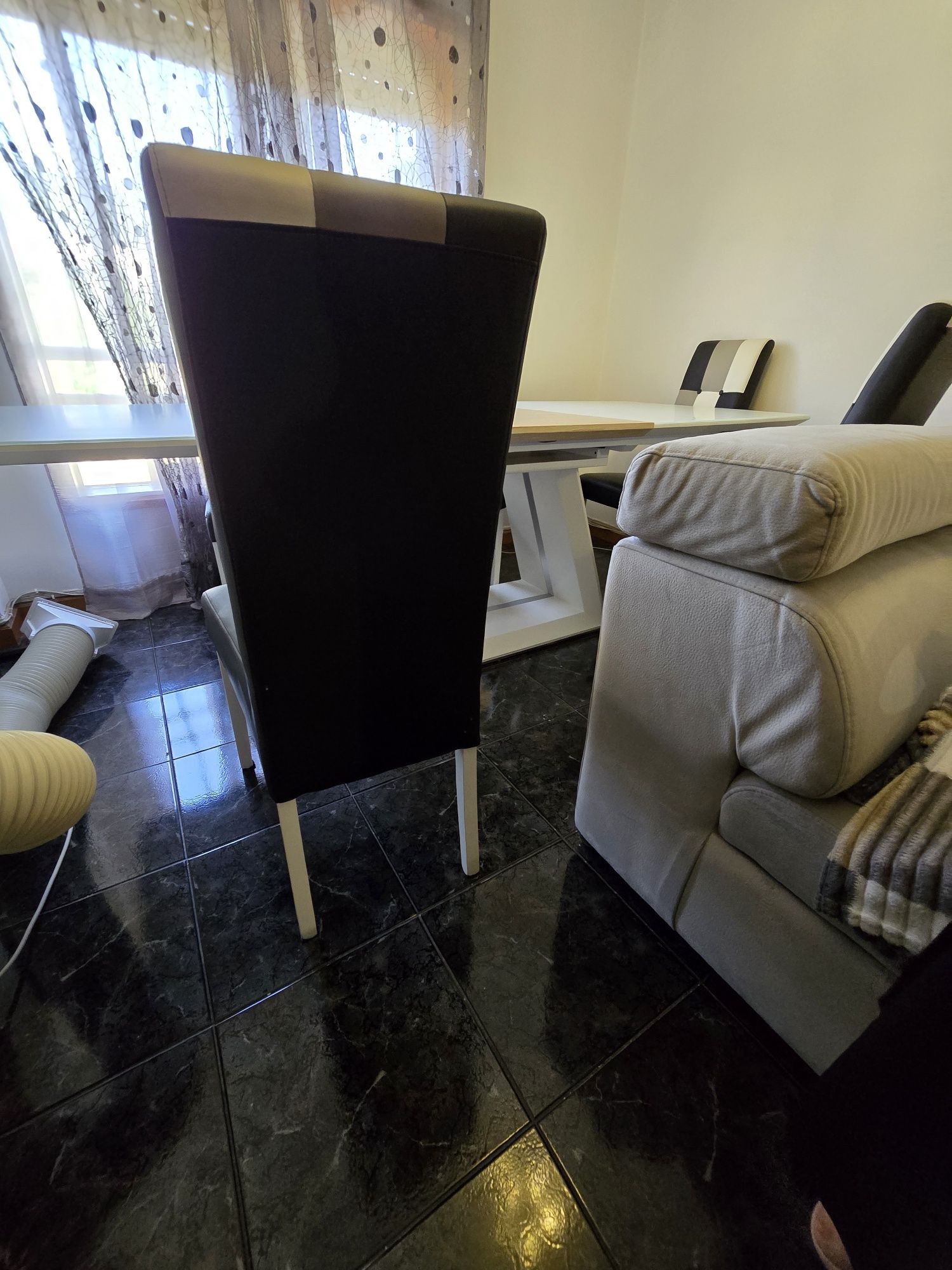 Conjunto De Mesa De Jantar Com 6 Cadeiras de Pele Sintética