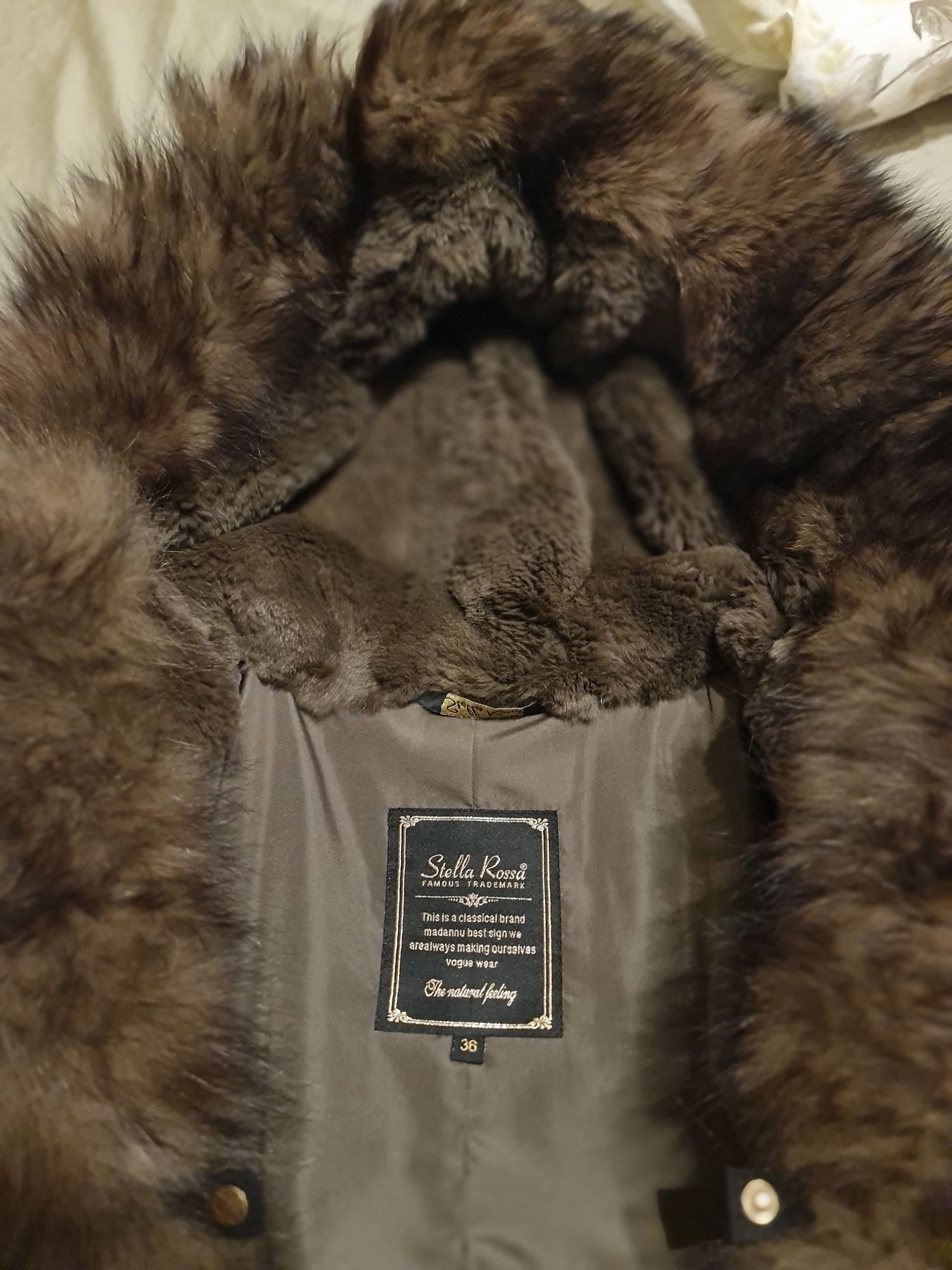 Продам женскую итальянскую куртку-парку, натуральный мех.