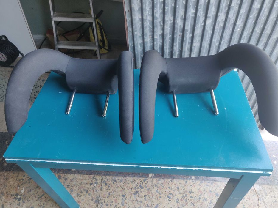 Suportes de cabeça para banco