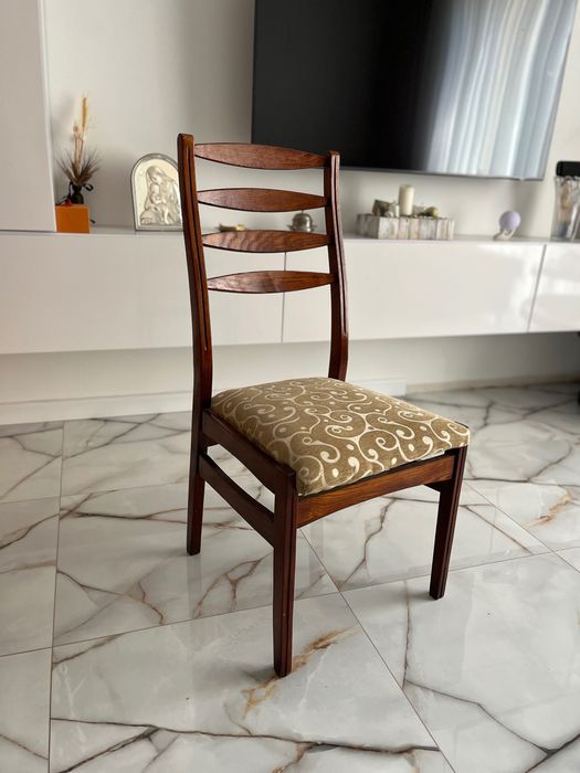 Крісла обідні, крісла кухонні. Стілець на ножках . Деревʼяні стільці