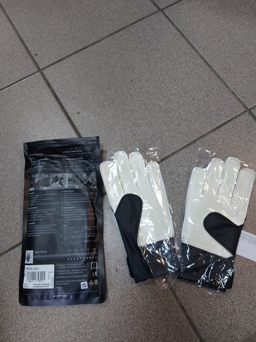 Дитячі воротарські рукавички Adidas Tiro Club Jr GI6378 роз 3.4