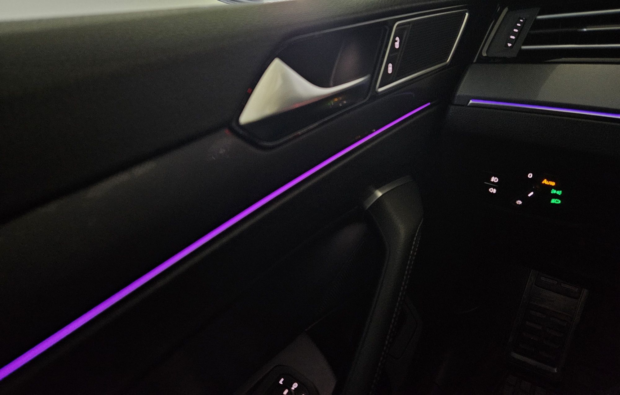 Оригінальний комплект декору VW Passat B8 з амбієнт RGB підсвіткою