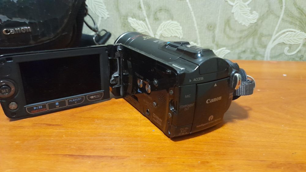 продам canon legria hf 20 e