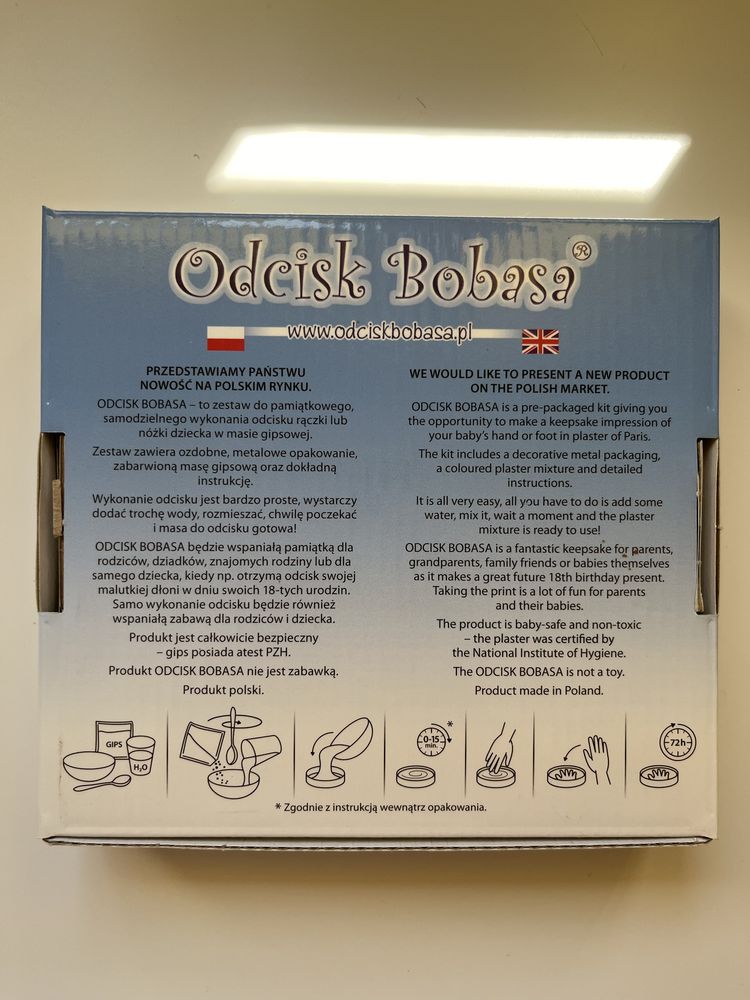 Odcisk bobasa w niebieskiej puszce