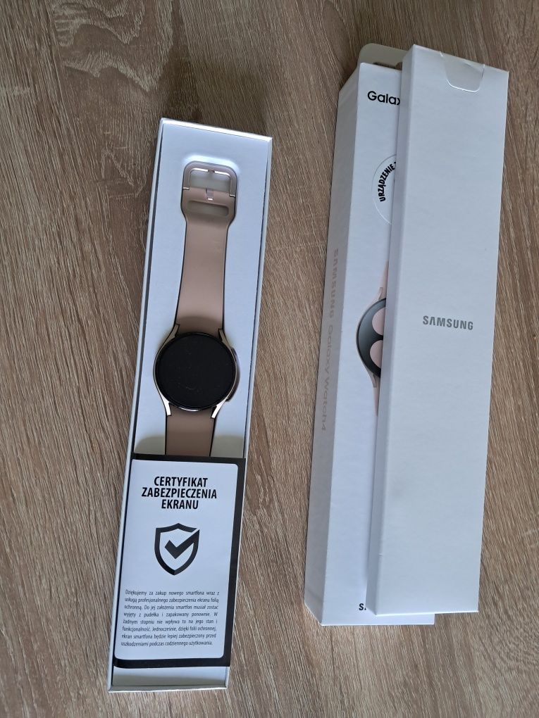 Smartwatch Samsung Galaxy Watch 4 z folią ochronną