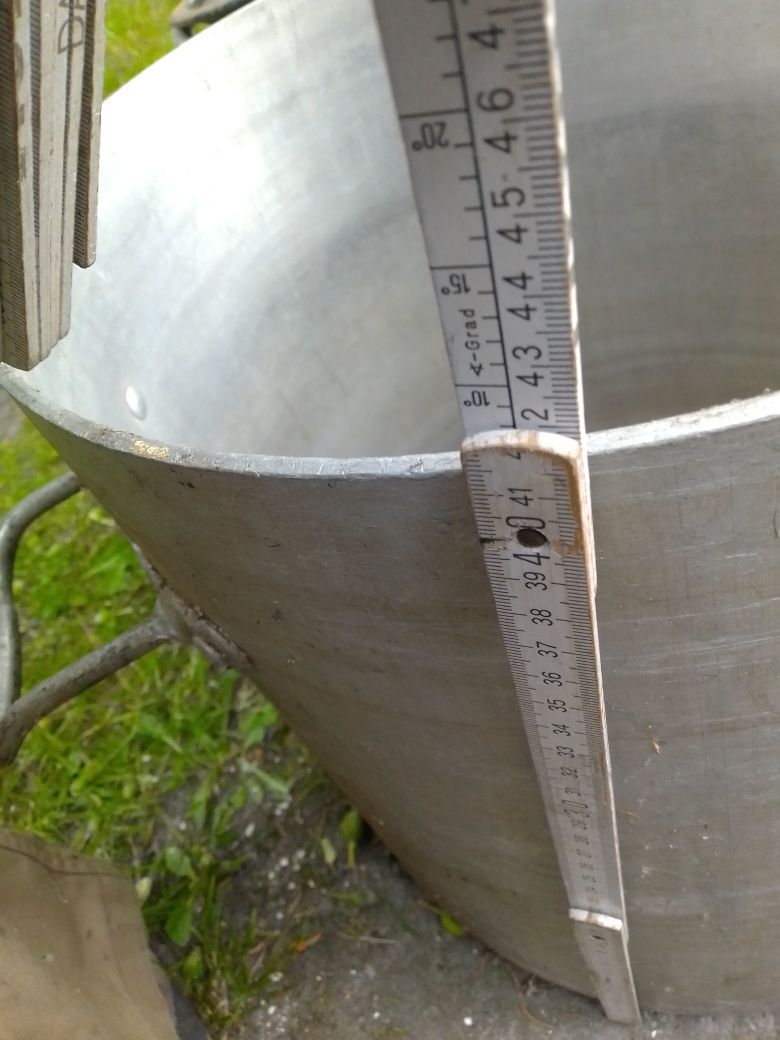 Garnki aluminiowe z pokrywką różne wielkości