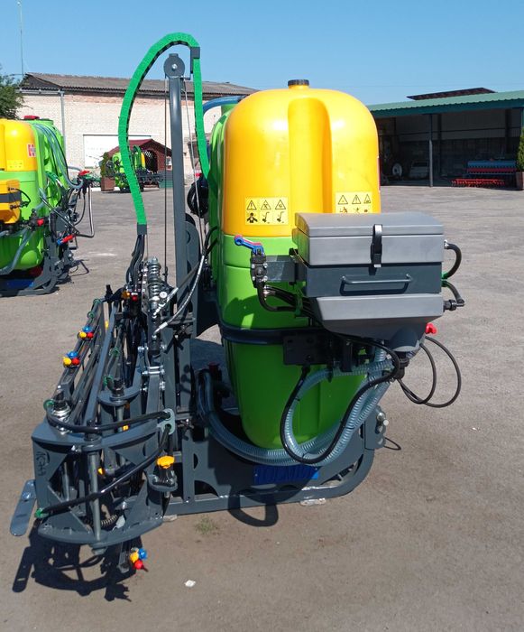 Обприскувач навісний 1000л/16м Tolmet