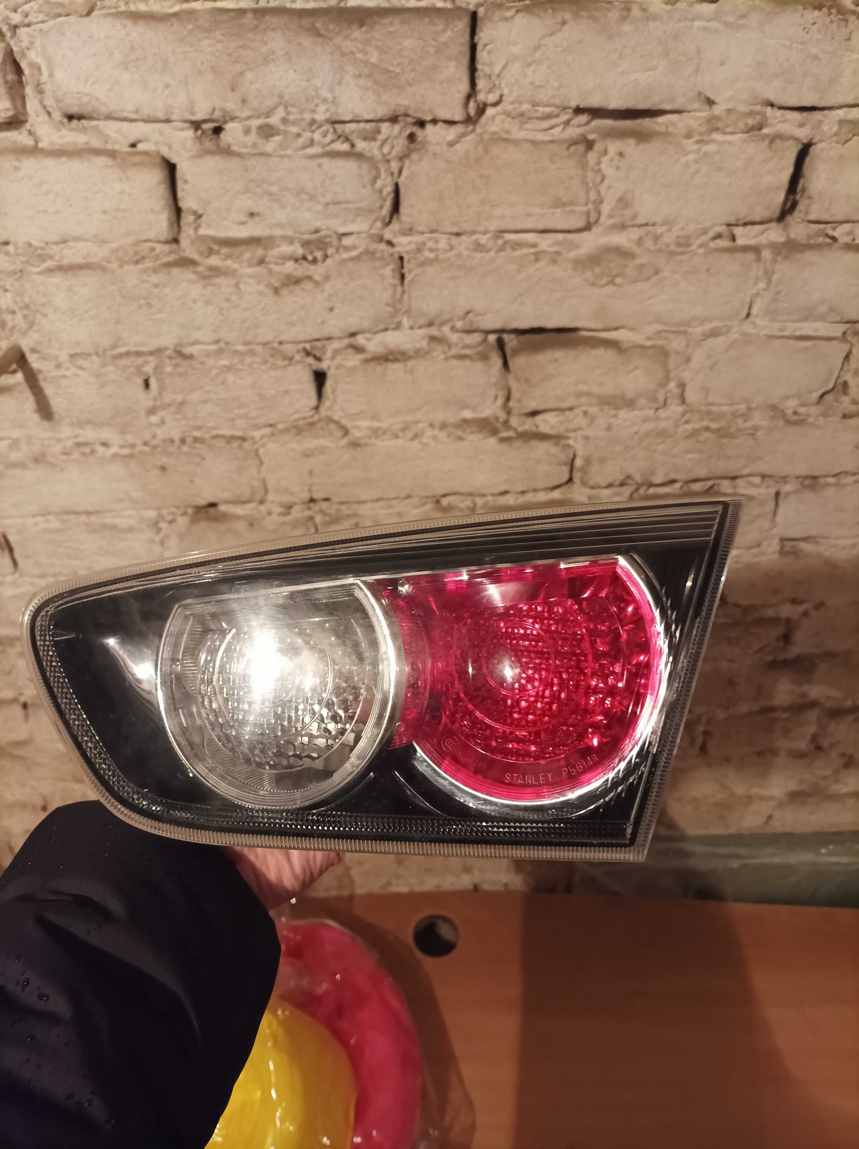 Ліхтар Mitsubishi Lanser 10 номер з/ч  8330A626