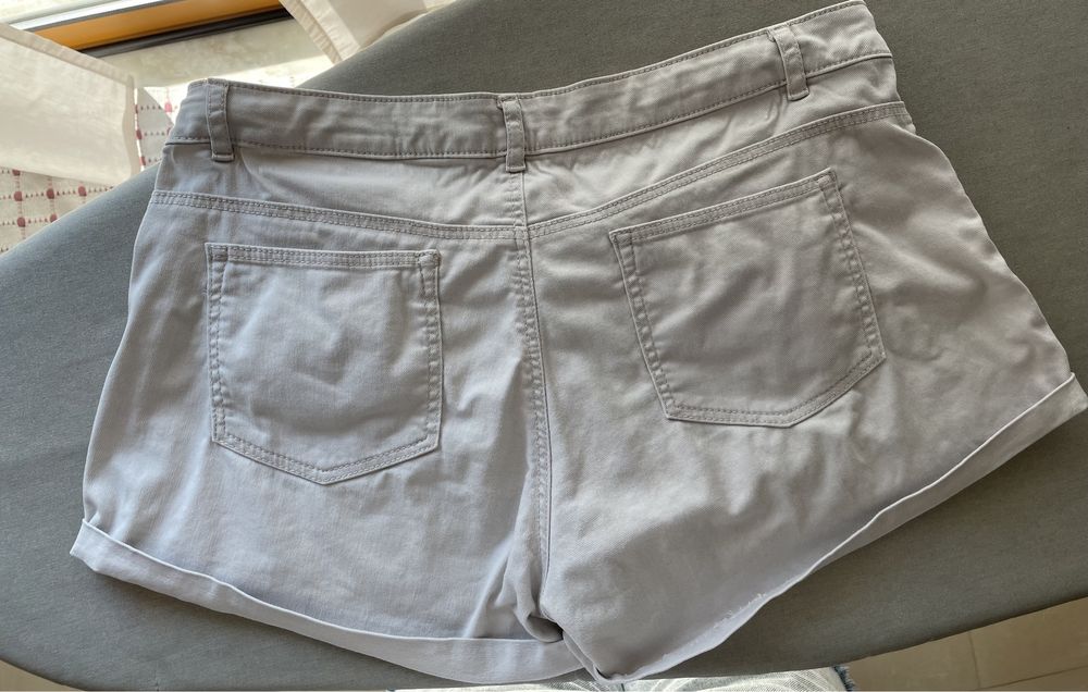 Calções bege senhora