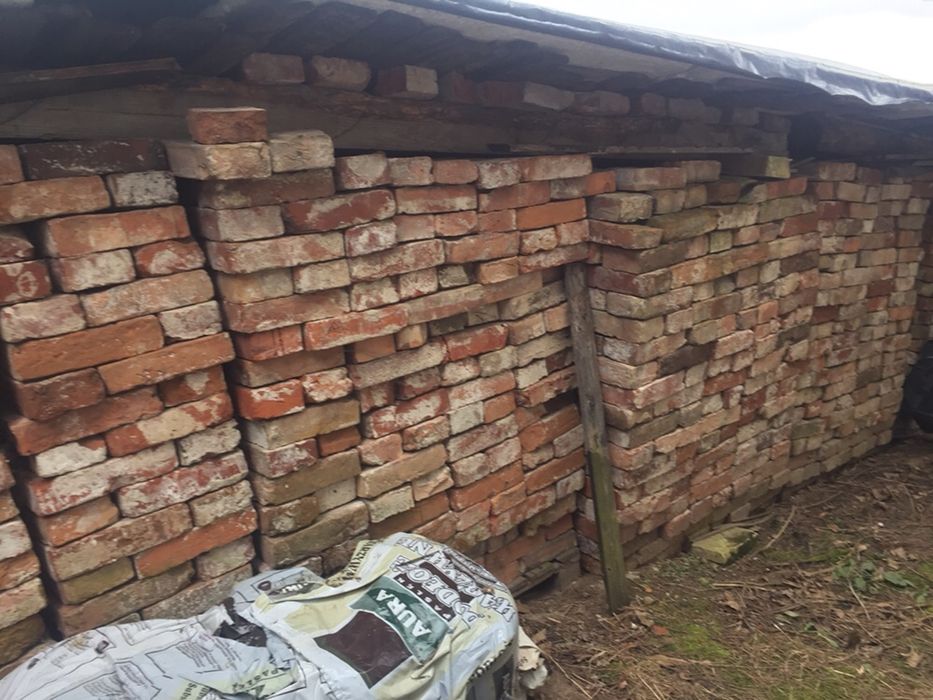 Czerwona stara  cegła z rozbiórki, loft, Druga Wojna Swiatowa