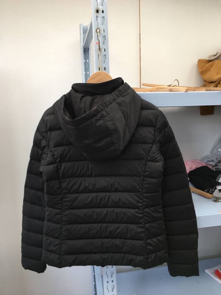 Куртка жіноча з капюшоном Guess