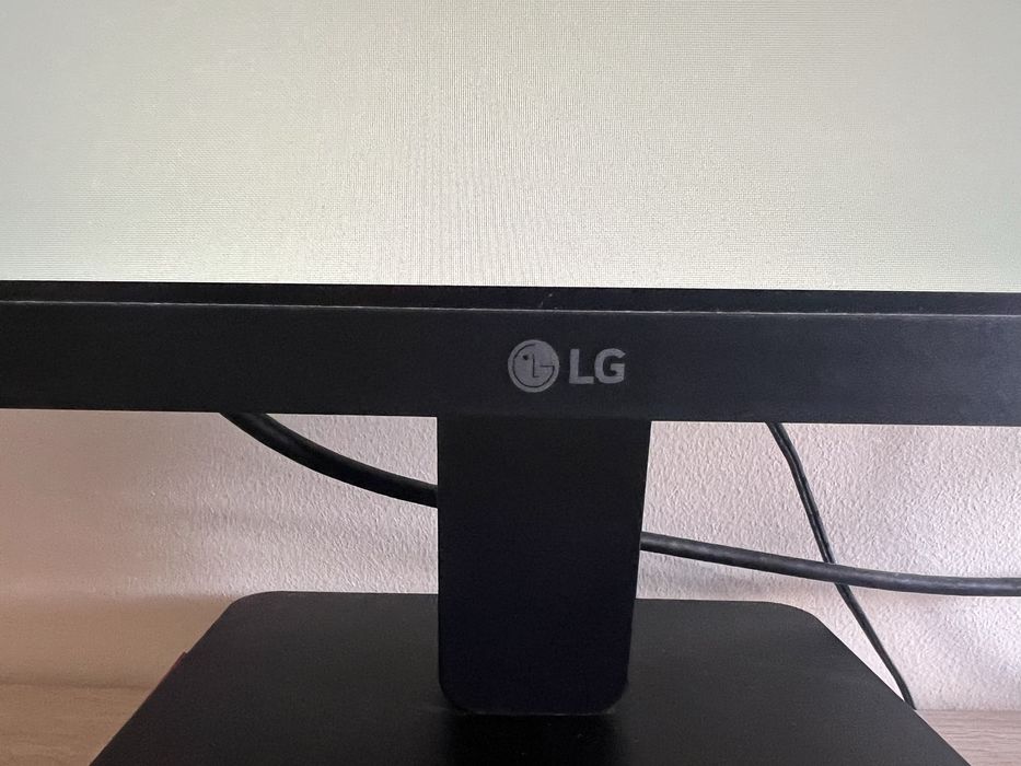 Monitor LG 27” com pouco uso