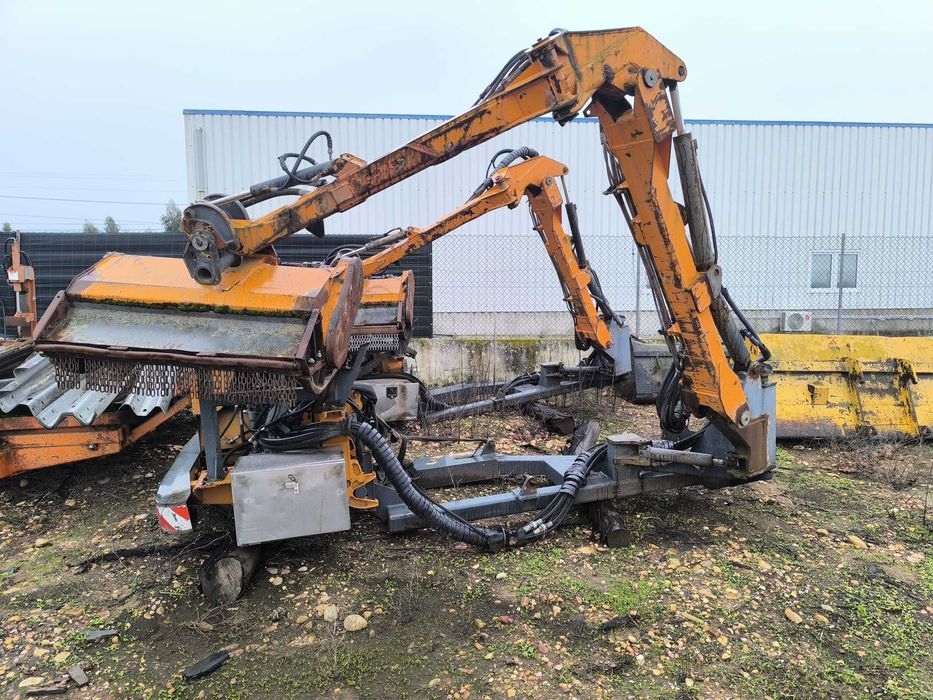 Triturador para tractor Rousseau Velthéa (limpa bermas)