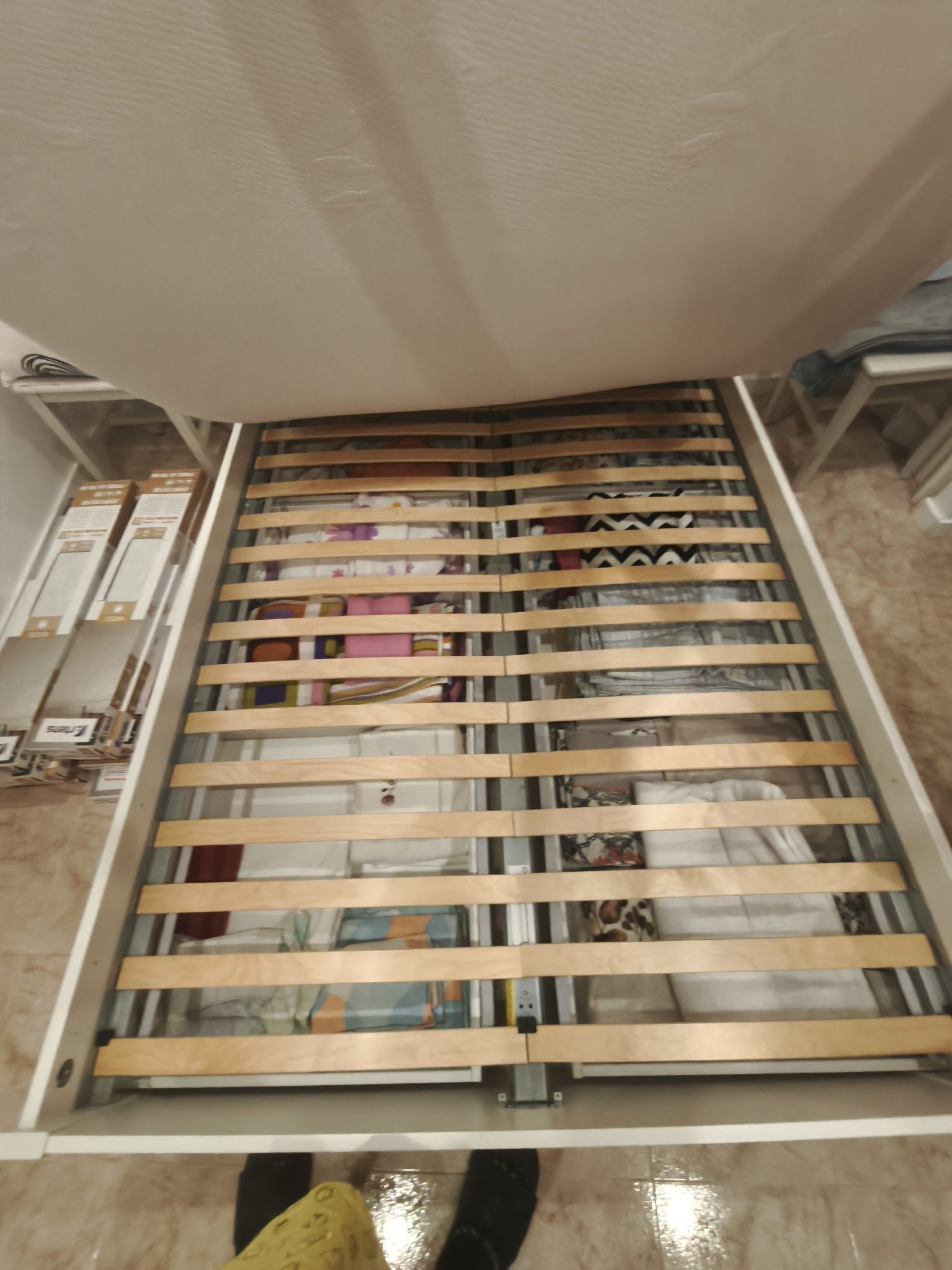 Cama Ikea casal 140/190 em bom estado com gavetas