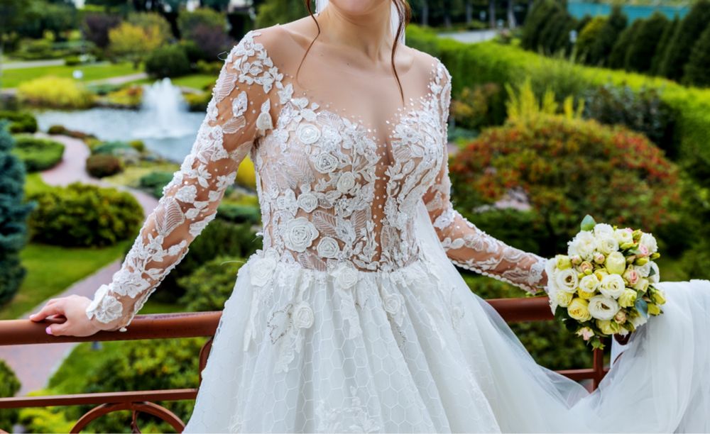 Продам весільну сукню