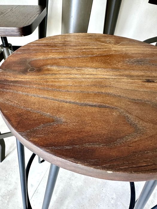 Продається комплект меблів: стіл та 4 стільці