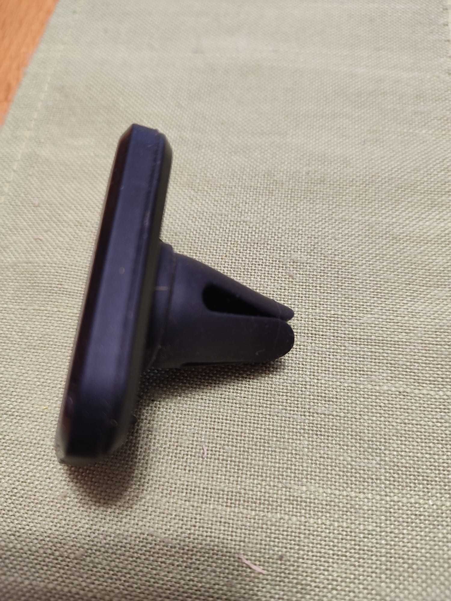 Transmiter do samochodu + uchwyt magnetyczny na telefon