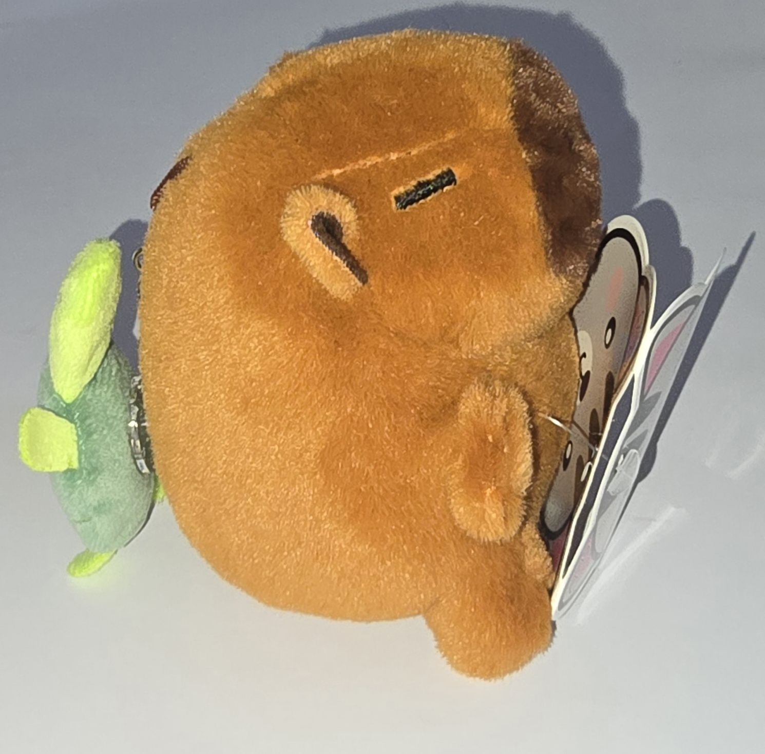 Capybara brelok, maskotka, zawieszka z wirującym żółwiem