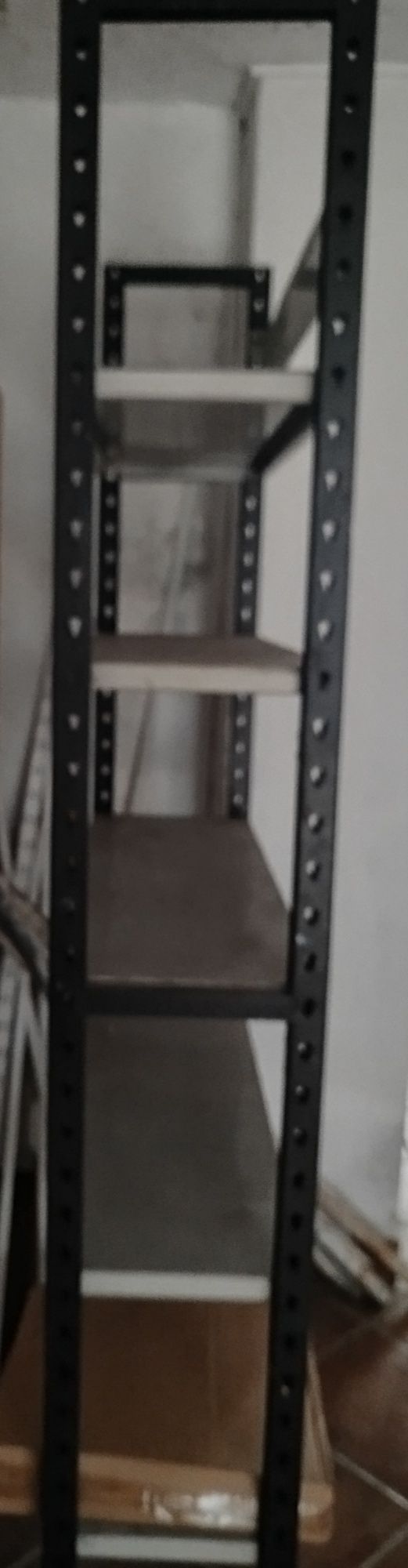 Estante em alumínio