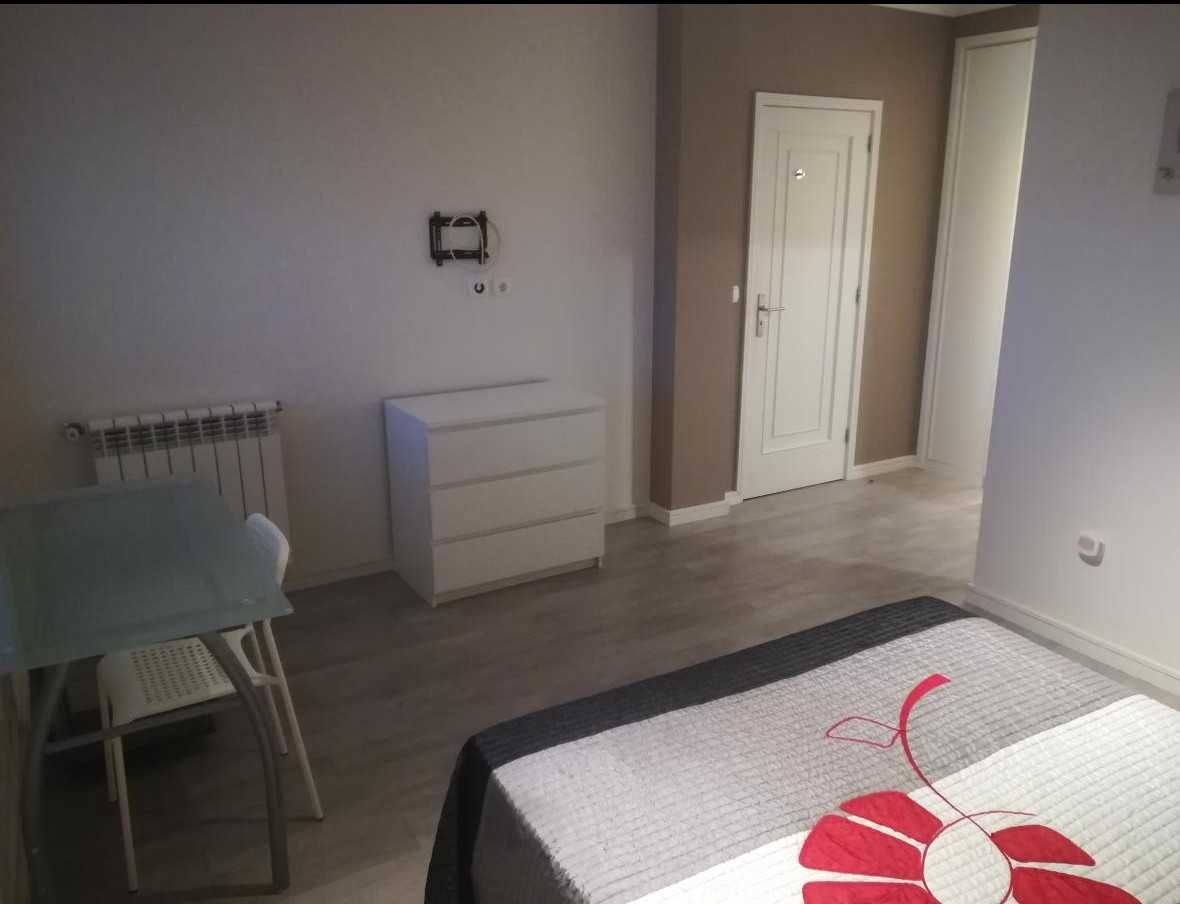 Quarto SUITE , WC privativo em apartamento TOP Despesas incluidas.