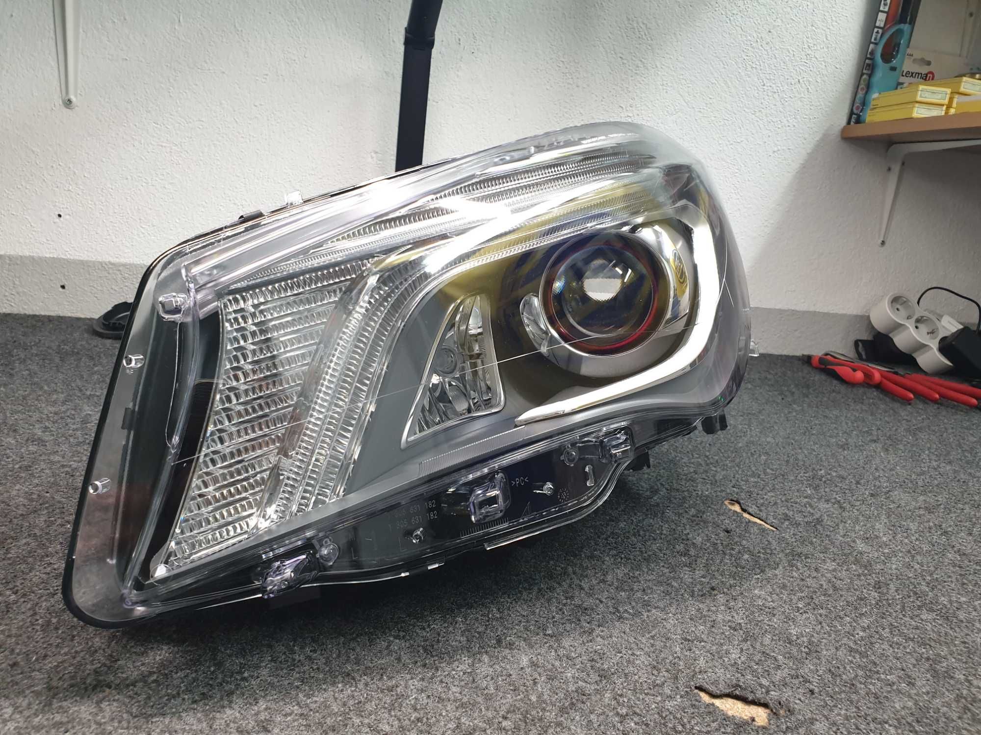 Farol Mercedes CLA W117